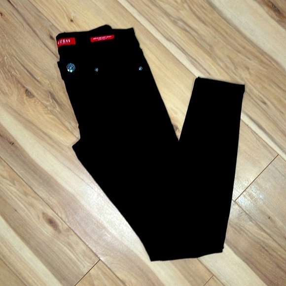 Guess Women’s Eco Sienna Medium Rise Curvy Skinny Fit size 28 regular in black - Picture 2 of 5
